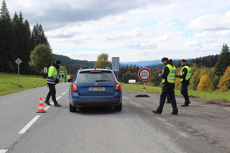 Policejní kontroly na hraničním přechodu Makov nad Velkými Karlovicemi. 29. září 2022