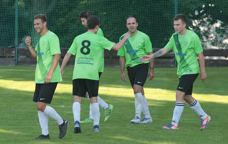 Fotbalisté Slopného (zelené dresy) si v Lize4 poradil s Drnovicemi, které díky hattricku Martina Váni zdolal 3:2. Foto: pro Deník/Jan Zahnaš