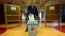 Svých 23 městských zastupitelů si v pátek 15. října odpoledne začali volit obyvatelé Otrokovic.