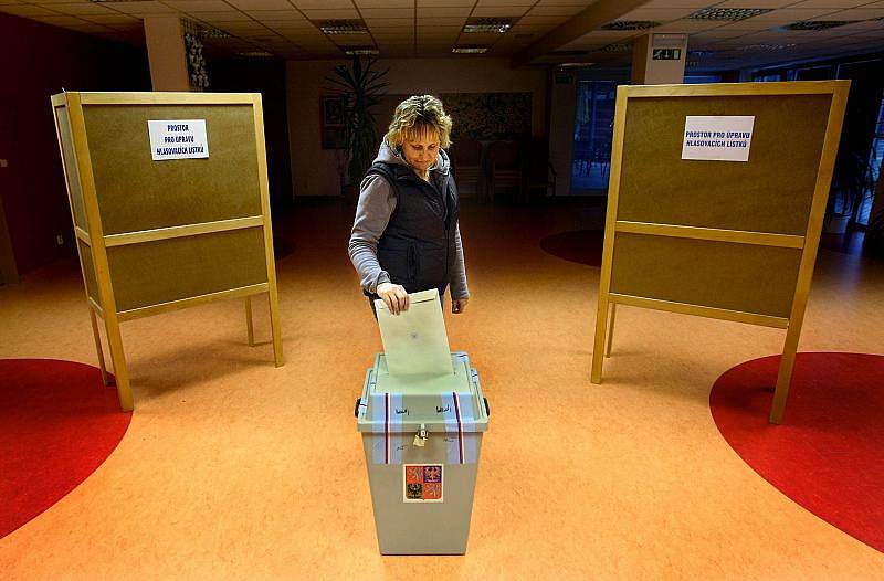 Svých 23 městských zastupitelů si v pátek 15. října odpoledne začali volit obyvatelé Otrokovic.
