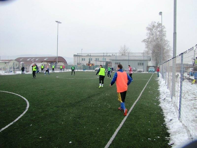 Zimní liga v malé kopané ve Fryštáku, zápas Poskládaní - Benfika 4:2, který se hrál v sobotu 9. ledna 2016.   