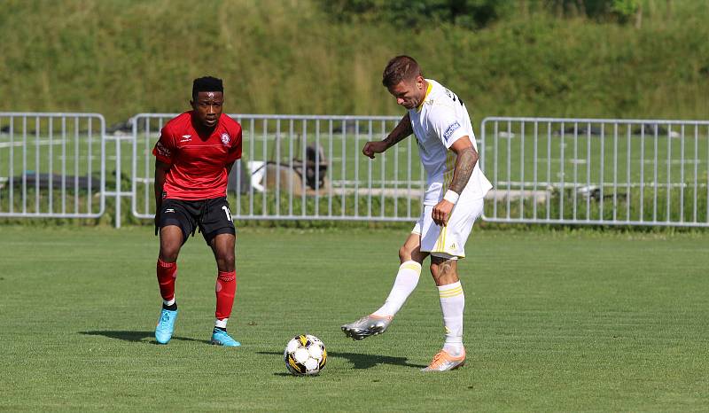 Fotbalisté Zlína (bílé dresy) ve středečním přípravném zápase zdolali druholigový Vyškov 3:0.