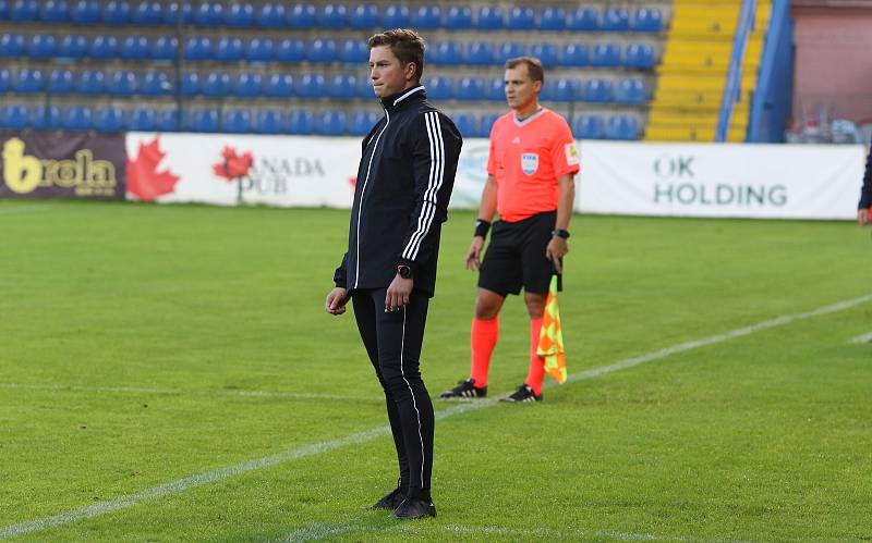 Český národní tým do osmnácti let (bílé dresy) vstoupil do turnaje Ježek Cup porážkou. Ve Zlíně nestačil na výběr Německa, kterému podlehl jednoznačně 0:4.