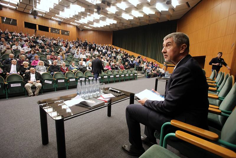 Návštěva vlády České republiky ve Zlínském kraji. Setkání s občany v aule UTB.