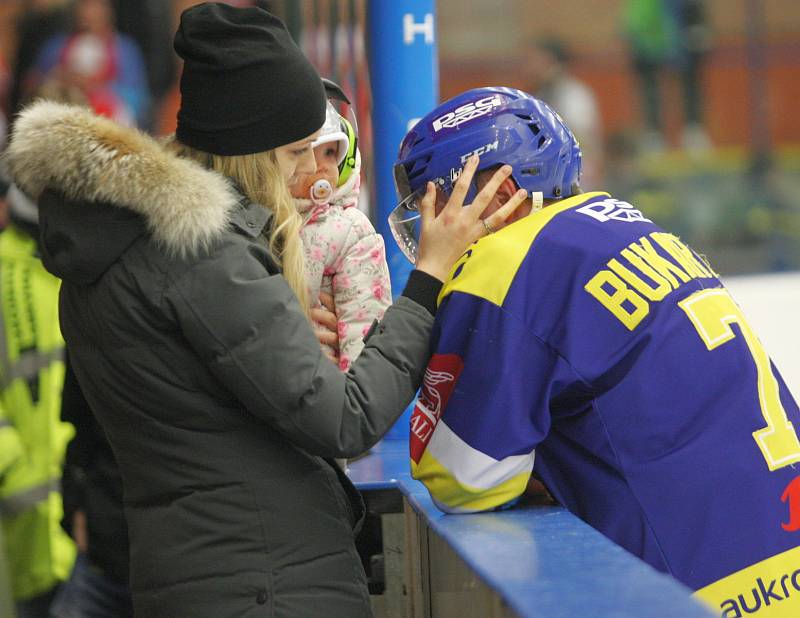 Hokejisté Aukro Berani Zlín smutní - po porážce 2:3 a celkově 1:3 na zápasy s Olomoucí pro ně skončila sezona.