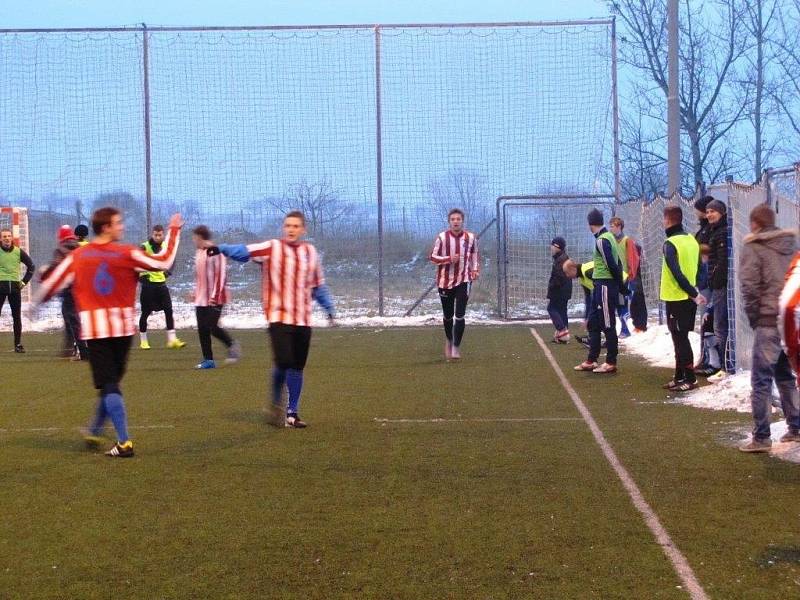 Zimní liga v malé kopané ve Fryštáku, zápas Poskládaní - Benfika 4:2, který se hrál v sobotu 9. ledna 2016.   