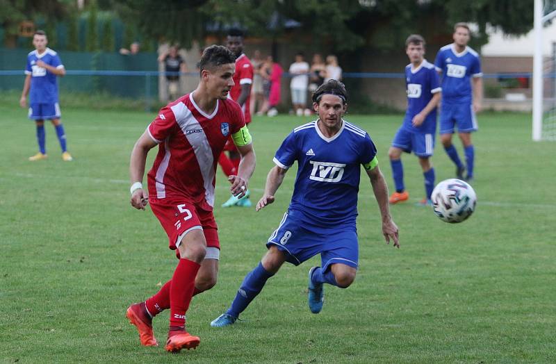 Fotbalisté Slavičína (v modrých dresech) ve středu v rámci 1. kola Mol Cupu vyzvali Frýdek Místek.