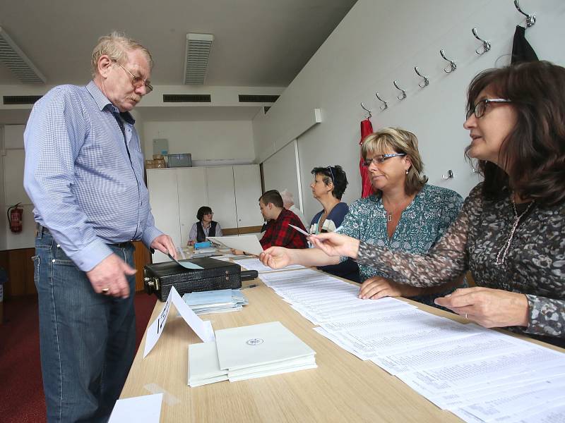 Doplňovací volby do Senátu pro okrsek č. 78 ve Zlíně.Volební okrsek č.1 Kolektivní dům
