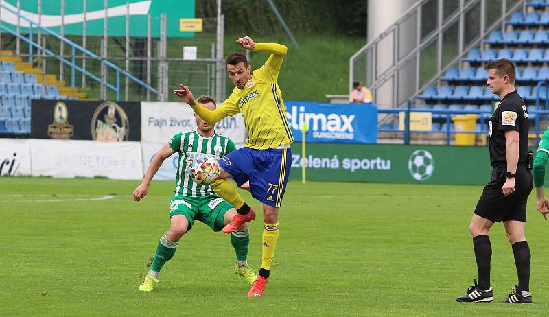 Fotbalisté Zlína (žluté dresy) ve 3. kole skupiny o záchranu podlehli pražským Bohemians 1905 1:4.