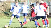 Fotbalisté Příluk (v červeném) ve 13. kole I. B třídy skupiny A doma podlehli Dolní Bečve 2:5.