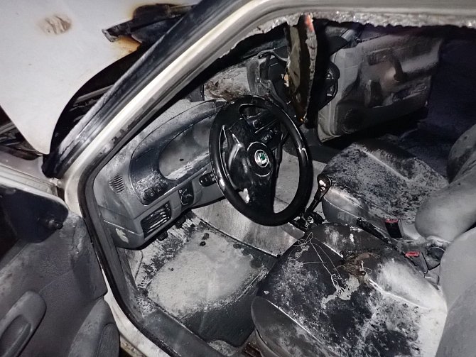 V Lukově na Zlínsku hořelo osobní auto, požár byl uhašen před příjezdem hasičů