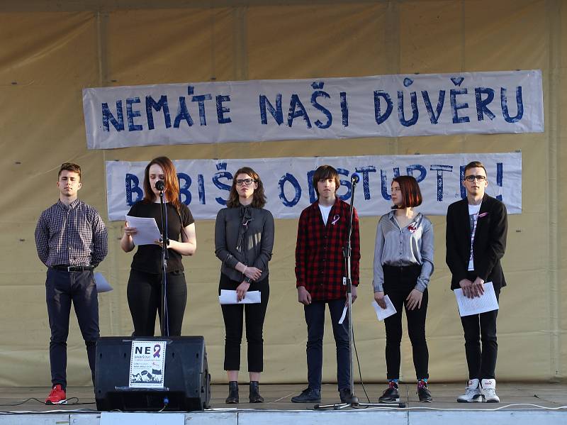 Demostrace proti vládě A. Babiše na náměstí Míru ve Zlíně.