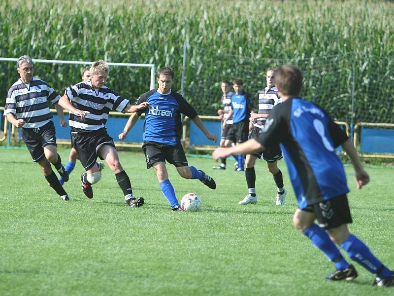 I. B třída: Louky - Vizovice (v pruhovaném) 0:2 (0:2)