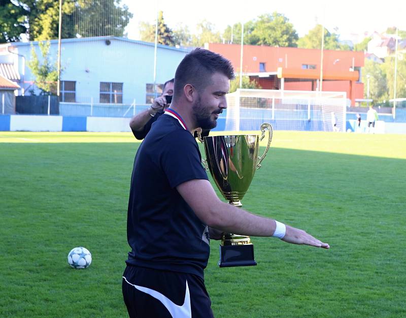Fotbalisté Slušovic "B" si postupové oslavy nechali na domácí zápas s Potečí.