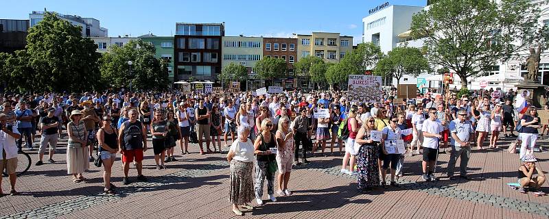 Demonstrace proti vládě Andreje Babiše náměstí Míru ve Zlíně - 11. 6. 2019