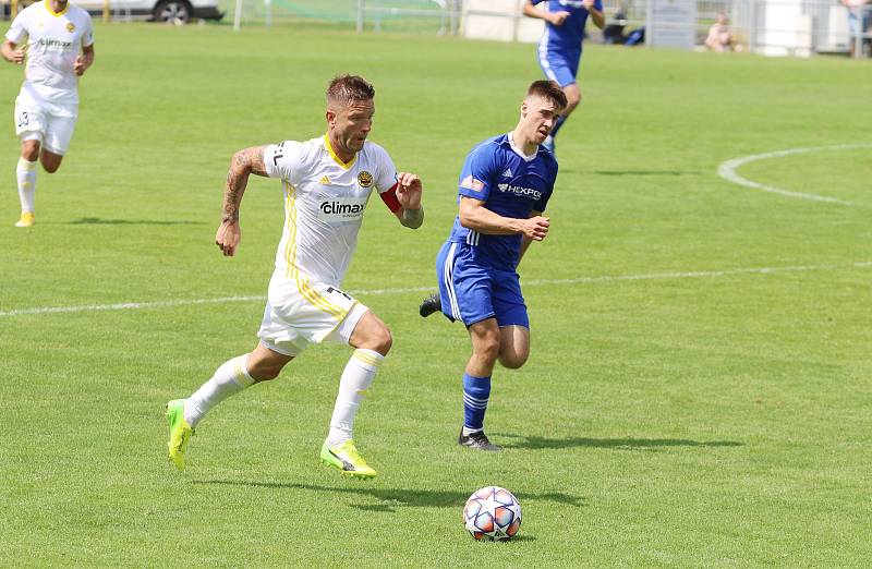 Fotbalisté Zlína (bílé dresy) v úvodním letním přípravném zápase přehráli třetiligový Uničov 5:1.