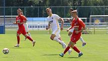 Fotbalisté Zlína B (bílé dresy) v sobotním přípravném zápase na Vršavě remizovali s juniorkou Zbrojovky Brno 2:2.