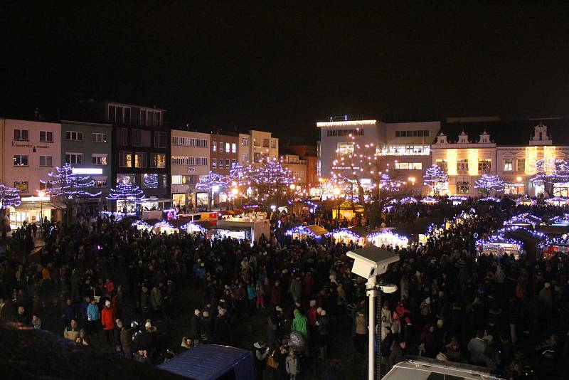 Ve Zlíně rozsvítili vánoční strom. Začal Adventní Zlín.