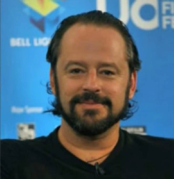 Tommyho hrál Gil Bellows, jemuž bylo v době natáčení pouhých 25 let. Dělalo to z něj benjamínka celého natáčení. Shawshank pro něj byl odrazový můstek, který ho vystřelil do nebes a přinesl mu slávu, role ve filmech a bohatství.