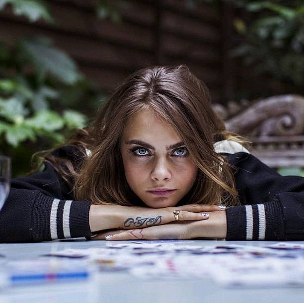 Cara Delevingne je veleúspěšná modelka...