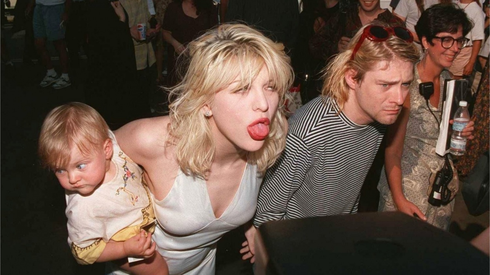 Svetr Kurta Cobaina se vydražil za 8 milionů. Od jeho smrti se válel ve  špíně - Šíp