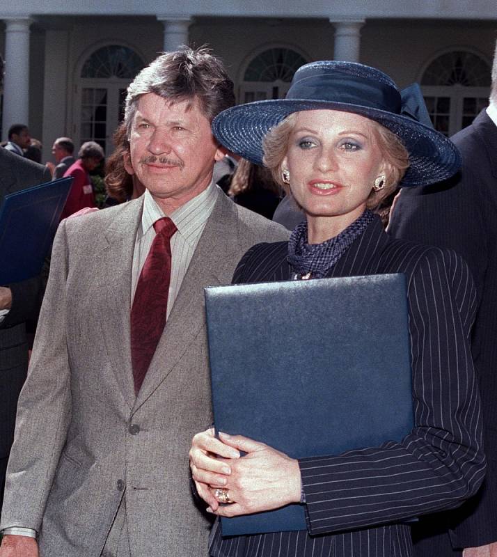 Charles a Jill v zahradě Bílého domu v roce 1988, dva roky před tím, než je rozdělila smrt. 