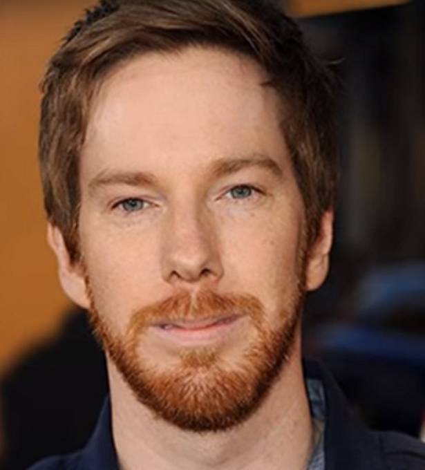 Chris Owen se po Prcičkách moc nechytil. Jeho filmografie je sice dlouhá, ale nedostal se dál než na teenagerské komedie, které vám připadají vtipné zhruba do třiadvaceti, pak už je to trapné, anebo zastydlá puberta.