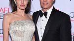 Brad Pitt údajně nechce se svou ex manželkou nic mít a nehodlá jí v tomto těžkém období pomoci.