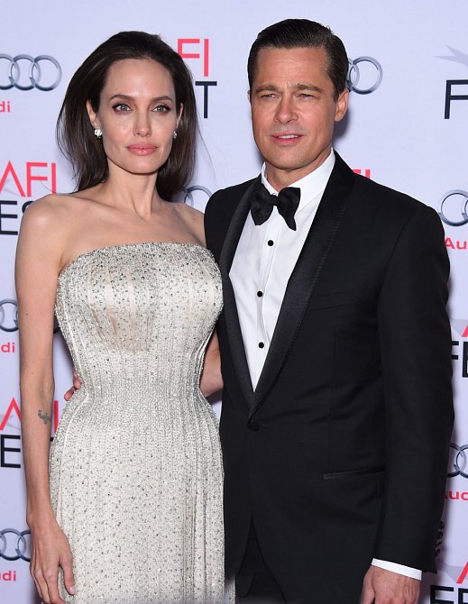 Brad Pitt údajně nechce se svou ex manželkou nic mít a nehodlá jí v tomto těžkém období pomoci.