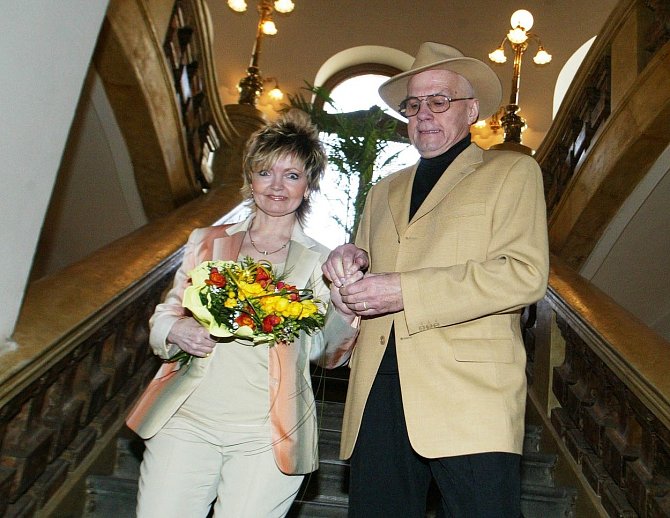 Eva Hrušková se s Libuškou Šafránkovou seznámila prostřednictvím svého manžela. 
