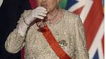 Královna se prý bez alkoholu neobejde.