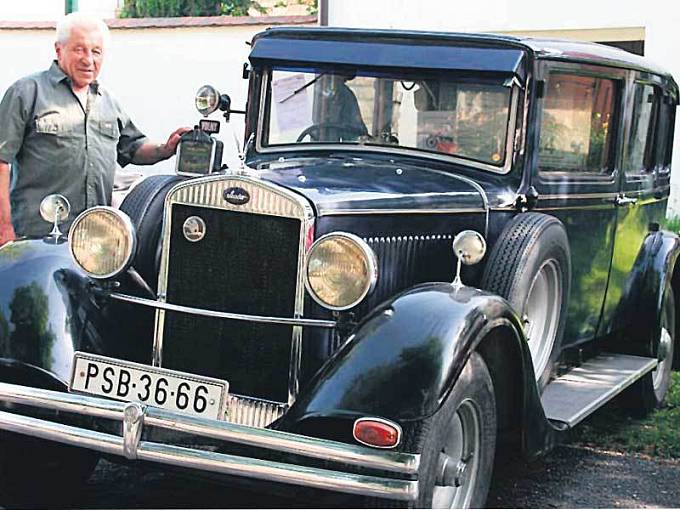 Miloslav Kodat je teprve druhým majitelem luxusního vozu.