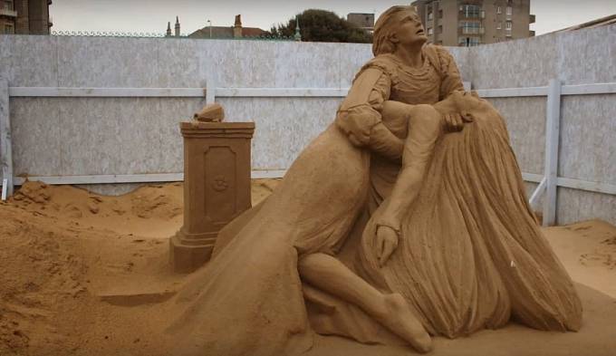 Romeo a Julie z písku. 