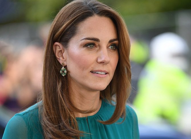 Objevily se totiž zprávy, že Kate Middleton je těhotná se svým čtvrtým potomkem! Vévodkyně z Cambridge ale zatím nechce nic zakřiknout a zprávu se snaží tajit.