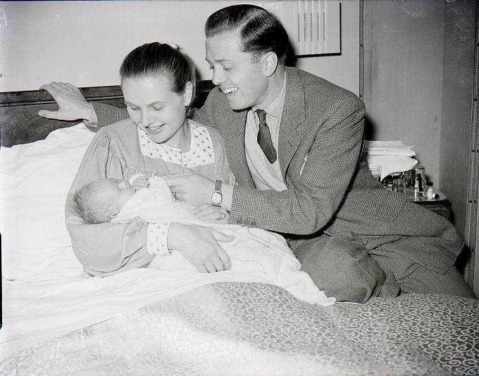 S manželkou a dcerou Jane v roce 1955.