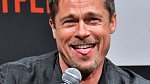 Brad Pitt mluvit k veřejnosti musel, když si šel převzít cenu za nejlepší herecký výkon ve vedlejší roli ve filmu Quentina Tarantina – Tenkrát v Hollywoodu.