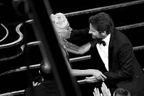 Lady Gaga a Bradley Cooper