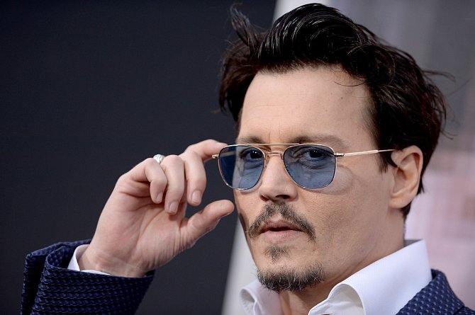 Johnny Depp se v úchylkách přímo vyžívá.