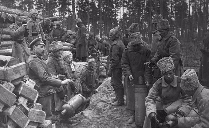 Příprava na chemický útok během první světové války.