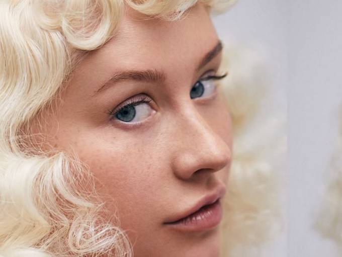 Aguilera ale ukázala, že je krásná i bez líčení. Oceňujeme, že vyšly na světlo její roztomilé pihy.