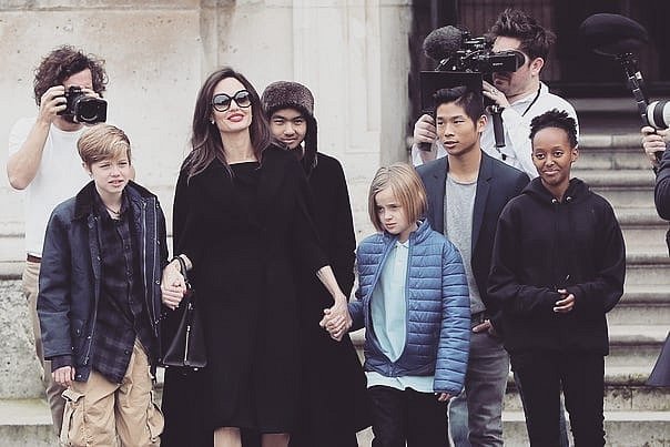 Shiloh Jolie-Pitt s Angelinou a sourozenci.