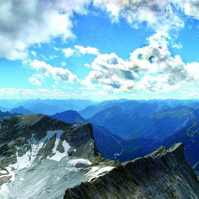 Bavorsko nabízí mnoho nezapomenutelných panoramat. Takový pohled na vrcholky Alp zažije každý, kdo vyrazí na vrchol Zugspitze.