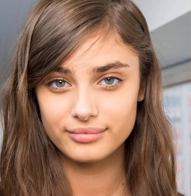 Za Taylor Hill byste se nejspíš neotočili.