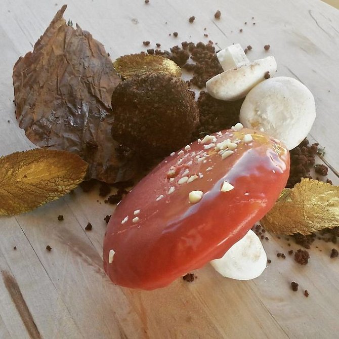 Smrtelně jedovatá Muchomůrka v podzimním zátiší? Nene, třešeň kokos a čokoláda!