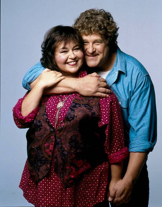 V seriálu Roseanne byl jejím manželem John Goodman. 