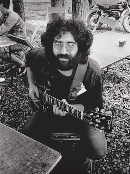 Jerry Garcia před vystoupením