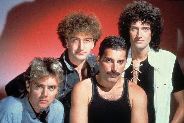 Skupina Queen v 80. letech. Zleva: Roger Taylor, John Deacon, Freddie Mercury a Brian May. 