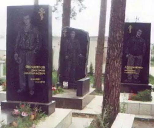 Ruští kámoši mají stylové i hroby. 