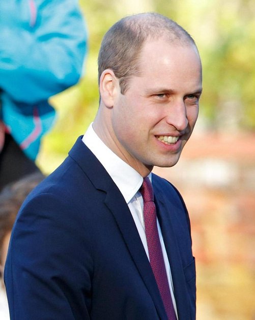 Princ William se ukázal s kratšími vlasy. 