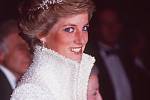 Princezna Diana se stala módní ikonou. Na různé události vynesla například nádherné šperky. Nyní klenoty z pozůstalosti nosí její snachy, Kate Middleton a Meghan Markle.